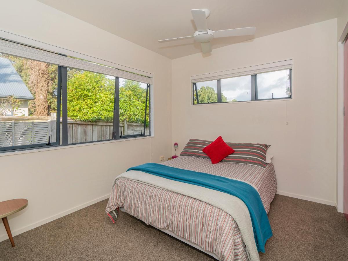 Sunlight Bach - Whitianga Holiday Home Екстер'єр фото
