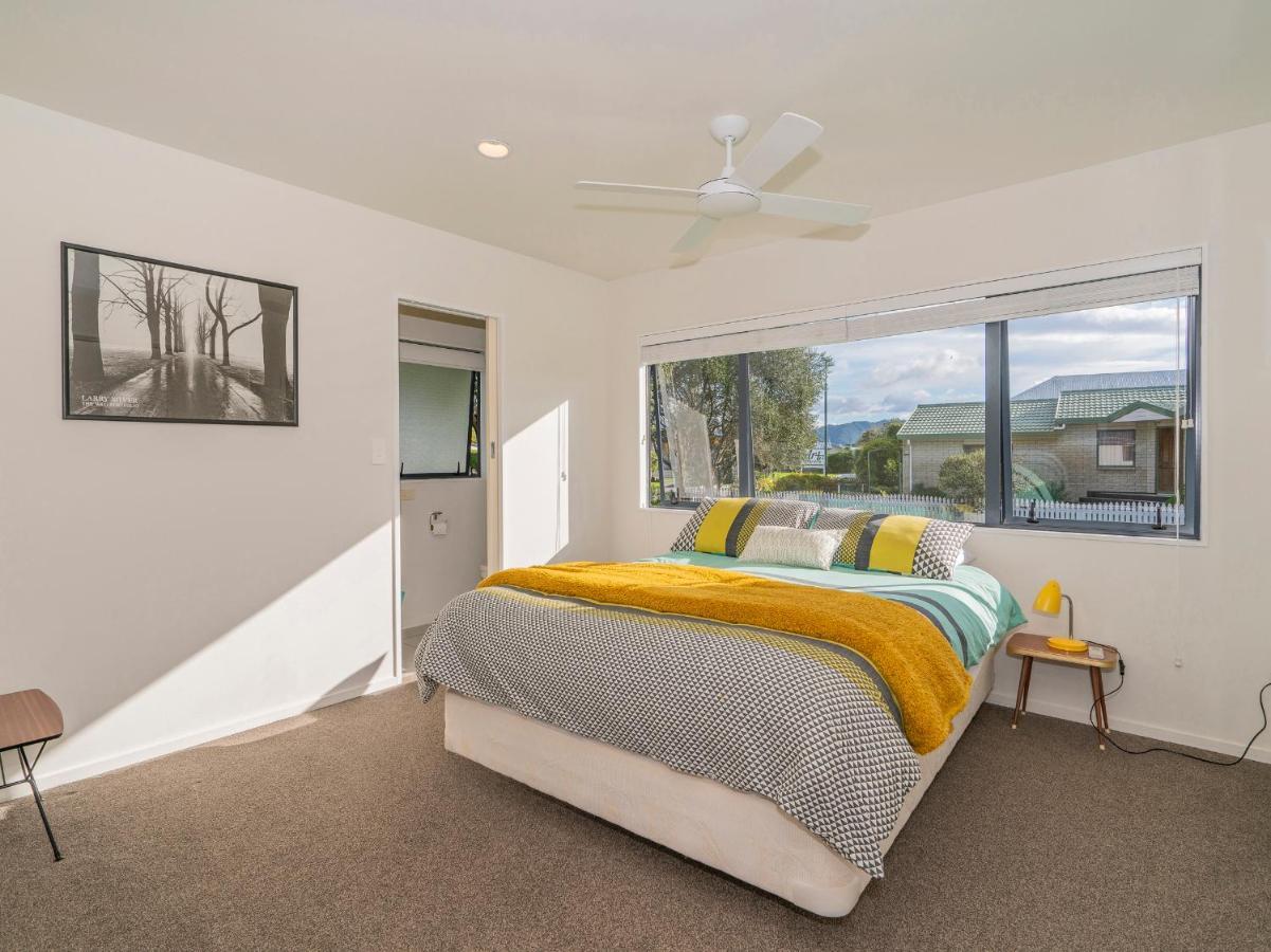 Sunlight Bach - Whitianga Holiday Home Екстер'єр фото