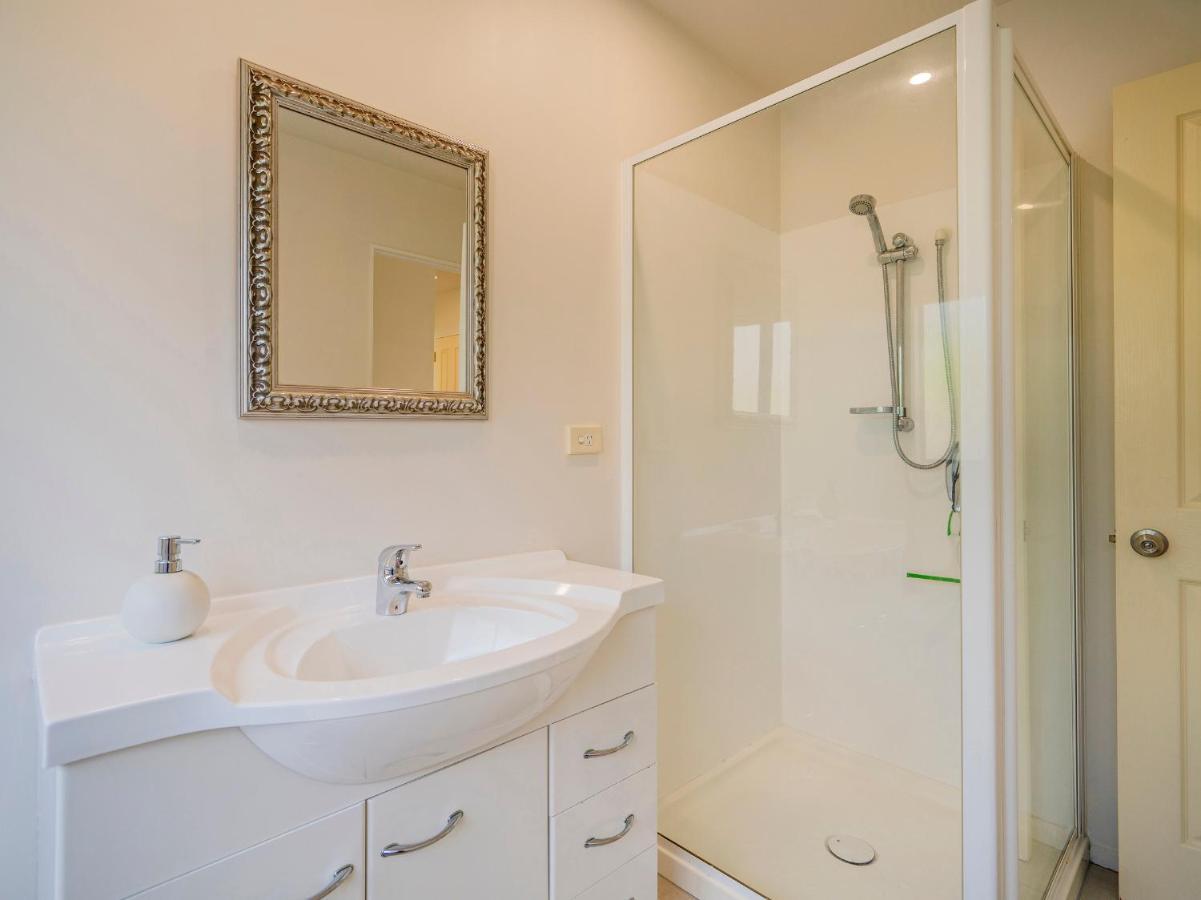Sunlight Bach - Whitianga Holiday Home Екстер'єр фото
